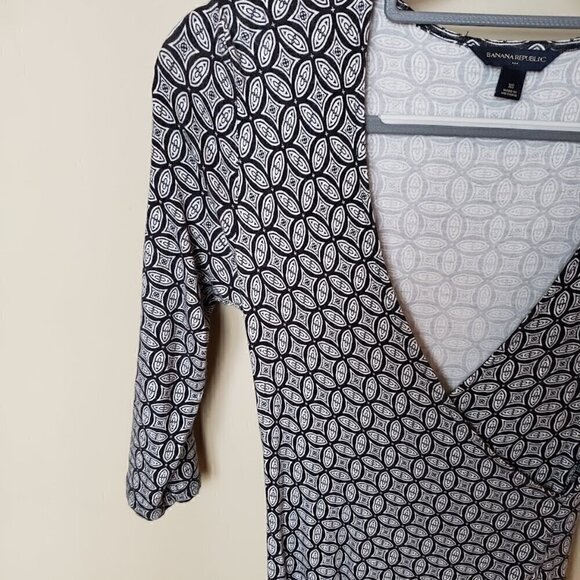 Banana Republic Geometric Print Wrinkle-Resistant Stretch Wrap Dress Size XS - Picture 3 of 6